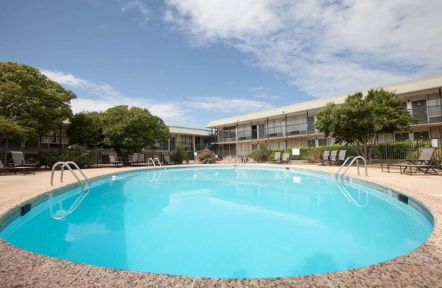 Days Inn by Wyndham Clinton