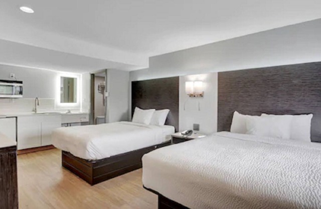 Days Inn & Suites by Wyndham Niagara Falls/Buffalo