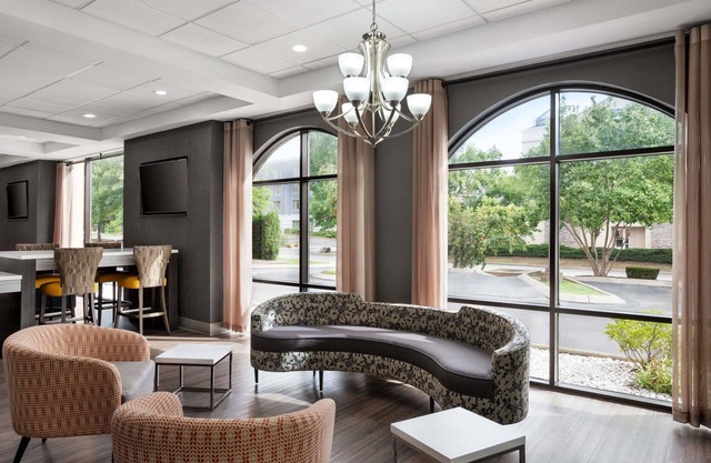 Days Inn & Suites by Wyndham Murfreesboro