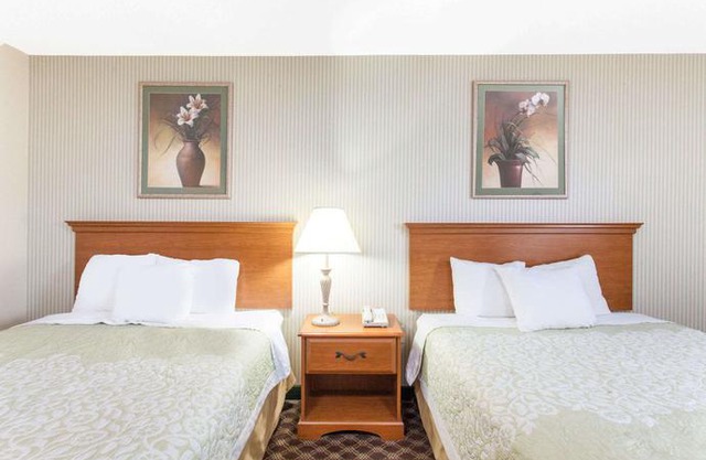 Days Inn & Suites by Wyndham Seaford