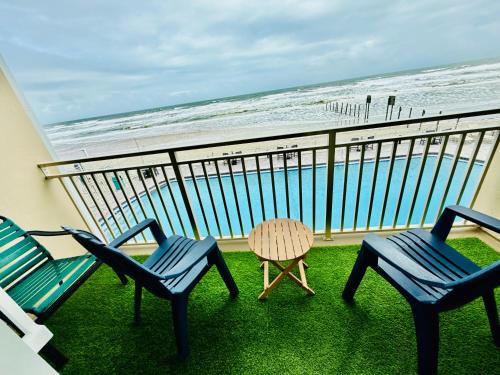 Daytona inn Beach Resort Oceanfront Coastal Bliss