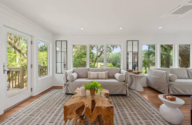 Dazzling 3BR/2BA Summerwind Cottage! Screened Porch! Amenity Cards Available!