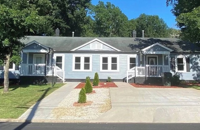 Dazzling Downtown Duplex(entire duplex) close to Elon University