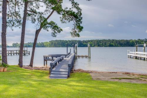 Deck and Views Lake Murray Escape in Chapin!