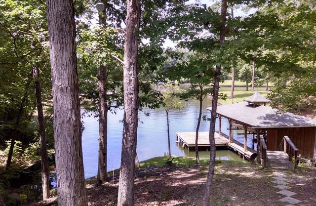 Deep Water Cove, WI-FI, Great Swimming & Fishing, peaceful from lake traffic.