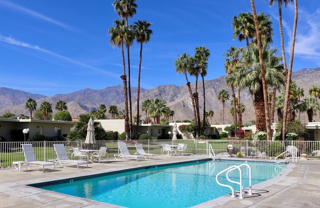 Delightful and sophisticated condo with shared tennis, outdoor pool, & spa