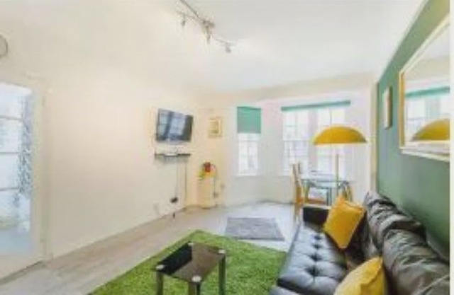 DELIGHTFUL UNIQUE STUDIO MARBLE ARCH 92