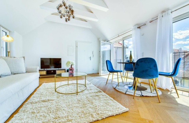 Deluxe Apartment with Balcony, Parking and Elevator in the City Centre