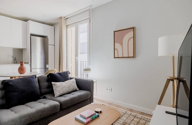 Deluxe Cuatro Caminos 2BR w/Elevator, walk to Sports, by Blueground