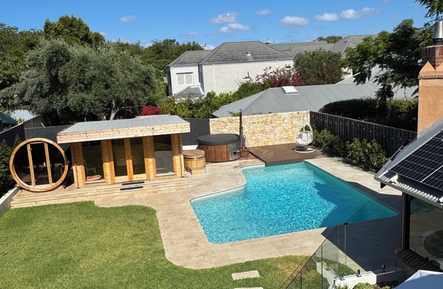 Deluxe Private Spa Retreat in Heart of Cottesloe