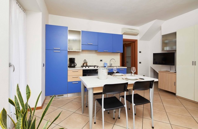 Deluxe Two-Bedroom Apartment with Balcony (BV3)