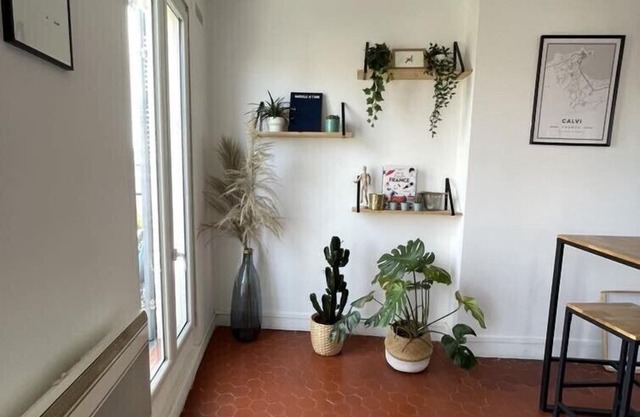 DESIGN apt with BALCONY near the OLD PORT