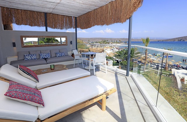 Design Plus Seya Beach Hotel