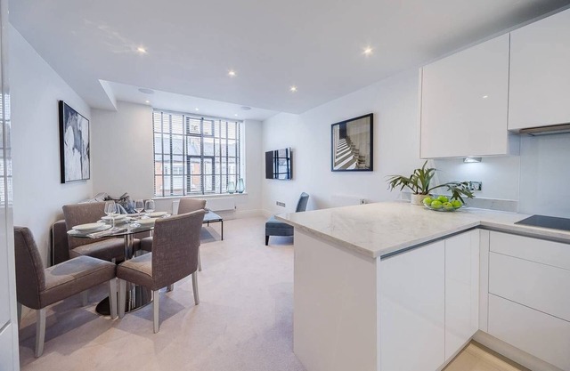 Designer 2 Bed Apartment in Riverside development