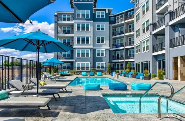 Designer Apt With Jacuzzi Sky Lounge Gym Access