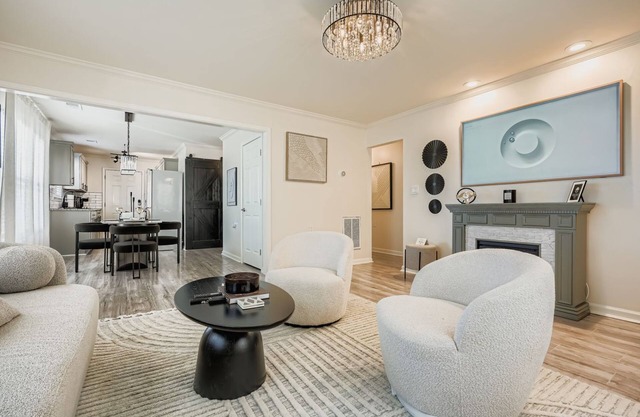 Designer Furnished and Remodeled 3BR in Westside Atlanta - Office, Yard, Deck