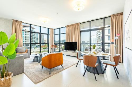 Designer's Finishing - Rooftop Pools - Modern Oasis - Family Heaven - Full Canal Views - Sunset Raha Views - 2 min walk from Space42 Arena