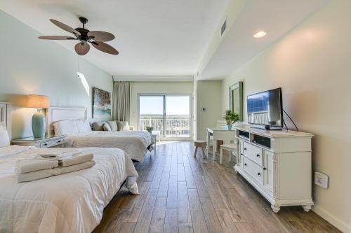 Destin Resort Studio with Pool - Walk to Beach!