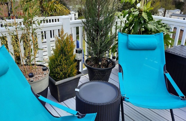 DEVON. DAWLISH WARREN. BEAUTIFUL LODGE ON POPULAR FAMILY HOLIDAY PARK.