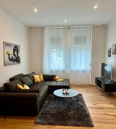 "Die Wohnung neben der Stadthalle"