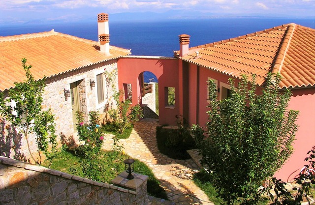 DIO GUESTHOUSES VILLA PRASTOS 3 B/R WITH PRIVATE GARDEN AND SWIMMINGPOOL