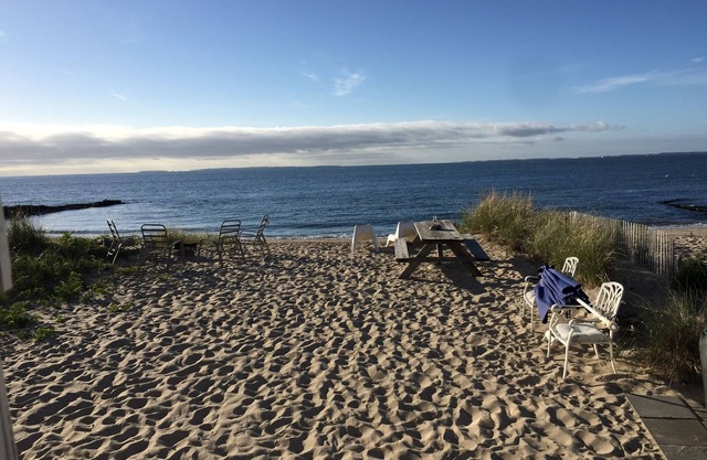 Direct LI sound waterfront cottage, one level living in Hawks Nest Beach