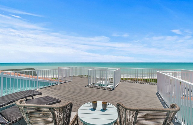 Direct Oceanfront Hideaway Beach House 3 story with Rooftop Terrace!