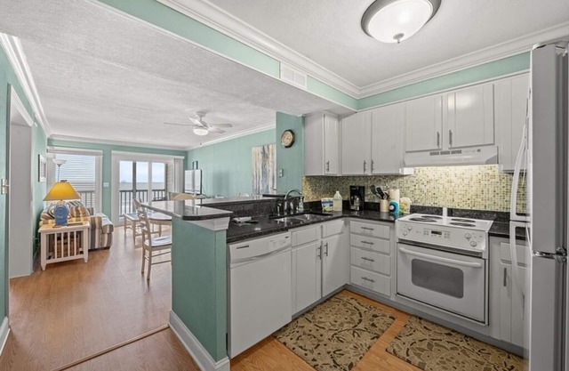 Direct Oceanfront 3 Bedroom Pelicans Watch 303