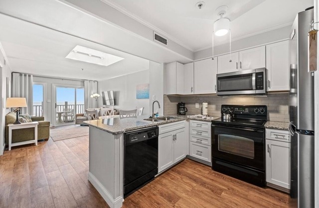 Direct Oceanfront Pelicans Landing 402, 3 bedroom. Free Daily Activities