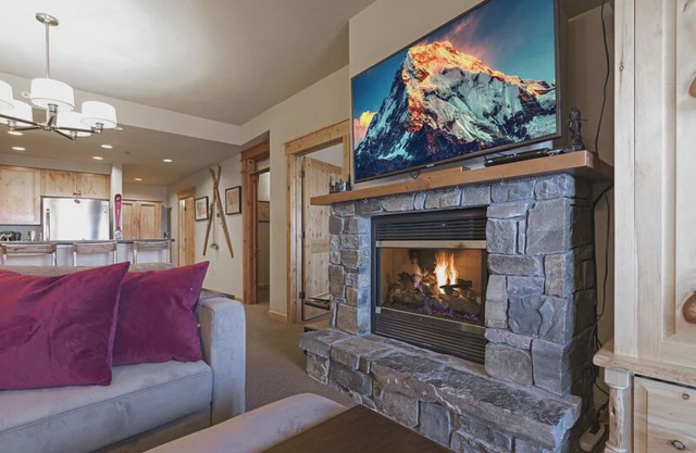 Direct Ski in and Ski out!! 2 bedroom/1 bath Morning Eagle ski in/out!!