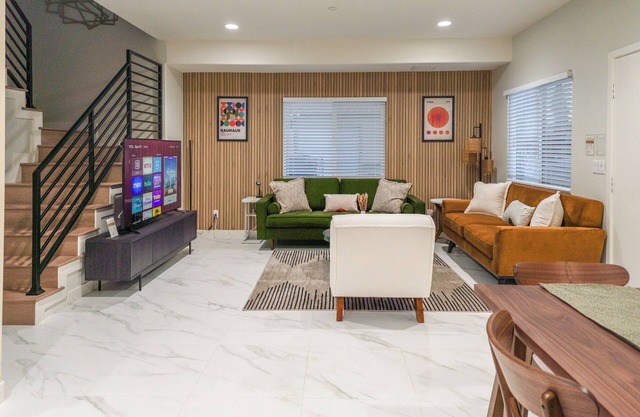 Disney Family Luxe 3BR Home + Game Room/EV Charging+King Beds