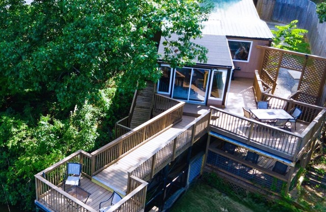 Dockside Dreams at Rivers Edge Retreat – 2 bd/1ba Waterfront home on the Coosa River at Lake Weiss (GA/AL line). This updated, newly renovated ranch-style home offers the perfect setting to unplug, recharge and make wonderful lifetime memories!