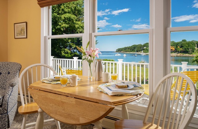 Dockside Guest Quarters & Restaurant