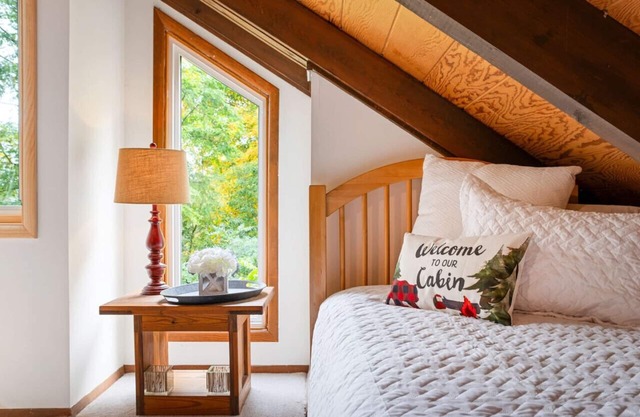 Dog Friendly 3BR/2BA with Loft and Mountain Views