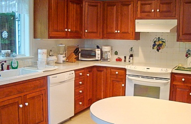 Dog-friendly waterfront home with a washer/dryer, volleyball court, deck & grill