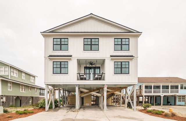 Dolphinview on Pawleys Island With Creek Dock, Oceanfront & More!