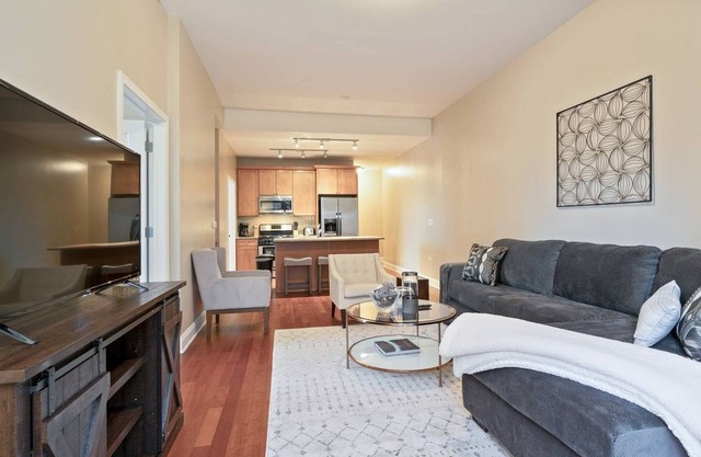 Domio | McCormick Place | 2BR + Pool and Fitness Center
