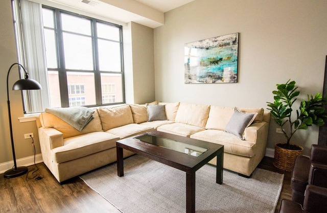 Domio | McCormick Place | Spacious 3BR + Pool and Fitness Center