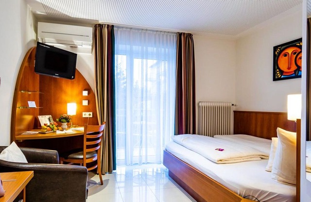 Double Garden Side with French Bed - Gartenhotel Heusser