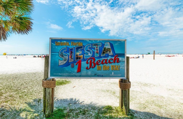 Double King, private patio, near Siesta Key Beach