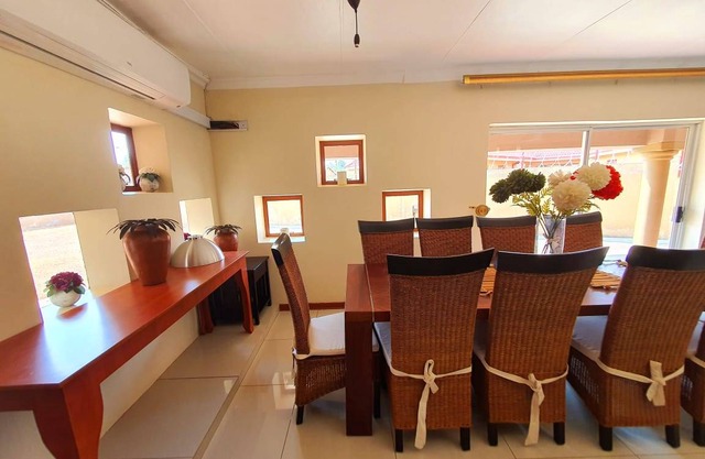 Double Room in cosy Guesthouse, one of the select guesthouses in Mahikeng !