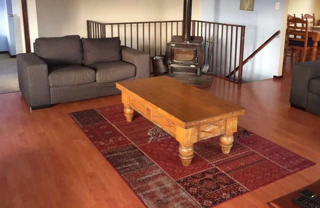 Double storey Holiday Home pet friendly sleeps 10