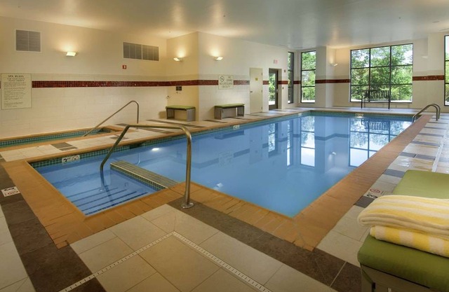 DoubleTree by Hilton Sterling - Dulles Airport