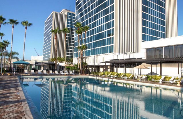 DoubleTree by Hilton at the Entrance to Universal Orlando