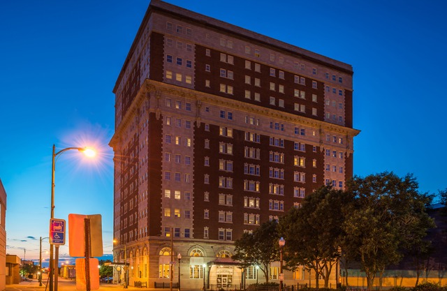 DoubleTree by Hilton Hotel Utica