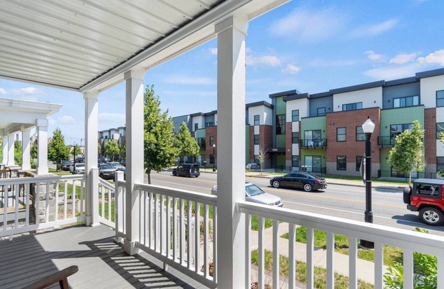 Downtown Apt w/Free parking by Parkview Field