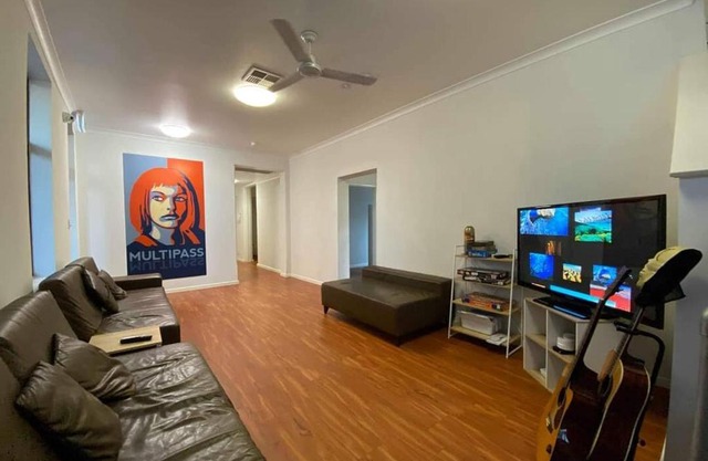 Downtown Backpackers Hostel Perth - note - Valid Passport required for check in