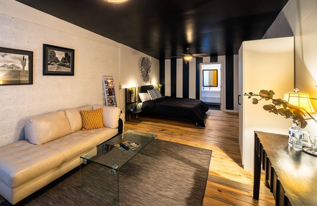 Downtown Contemporary Vintage Hardwood Floors Immaculate!