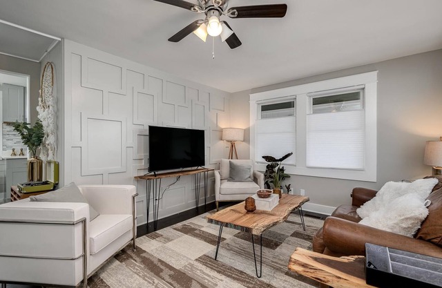 Downtown Cottage, walking distance to everything!