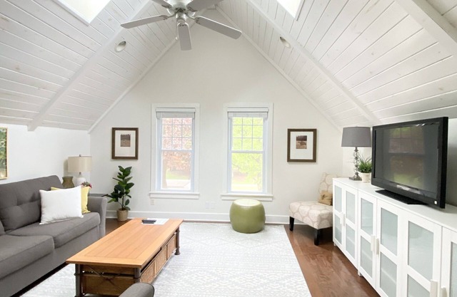 DOWNTOWN Elkhart Lake—Modern Cottage—Upper Condo AVAILABLE FOR OFF SEASON RENTAL